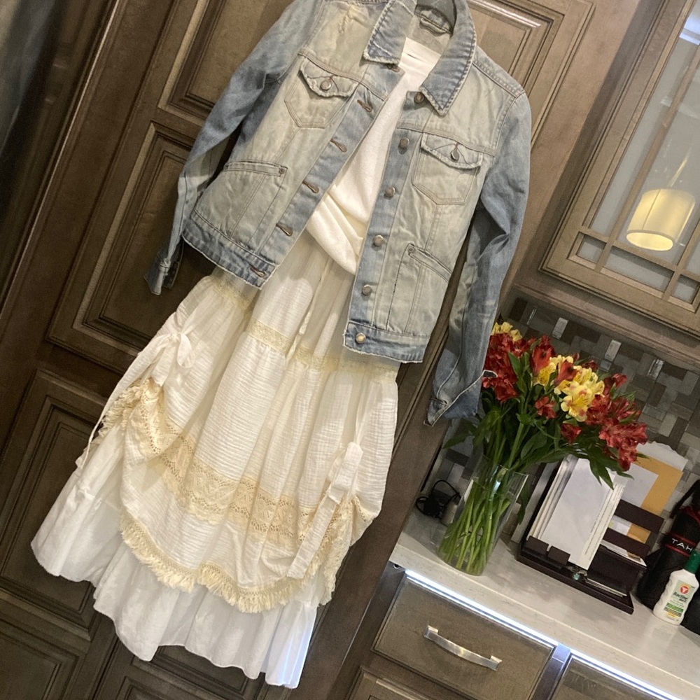 Elegant Western Cream Skirt - Picture 7 of 16